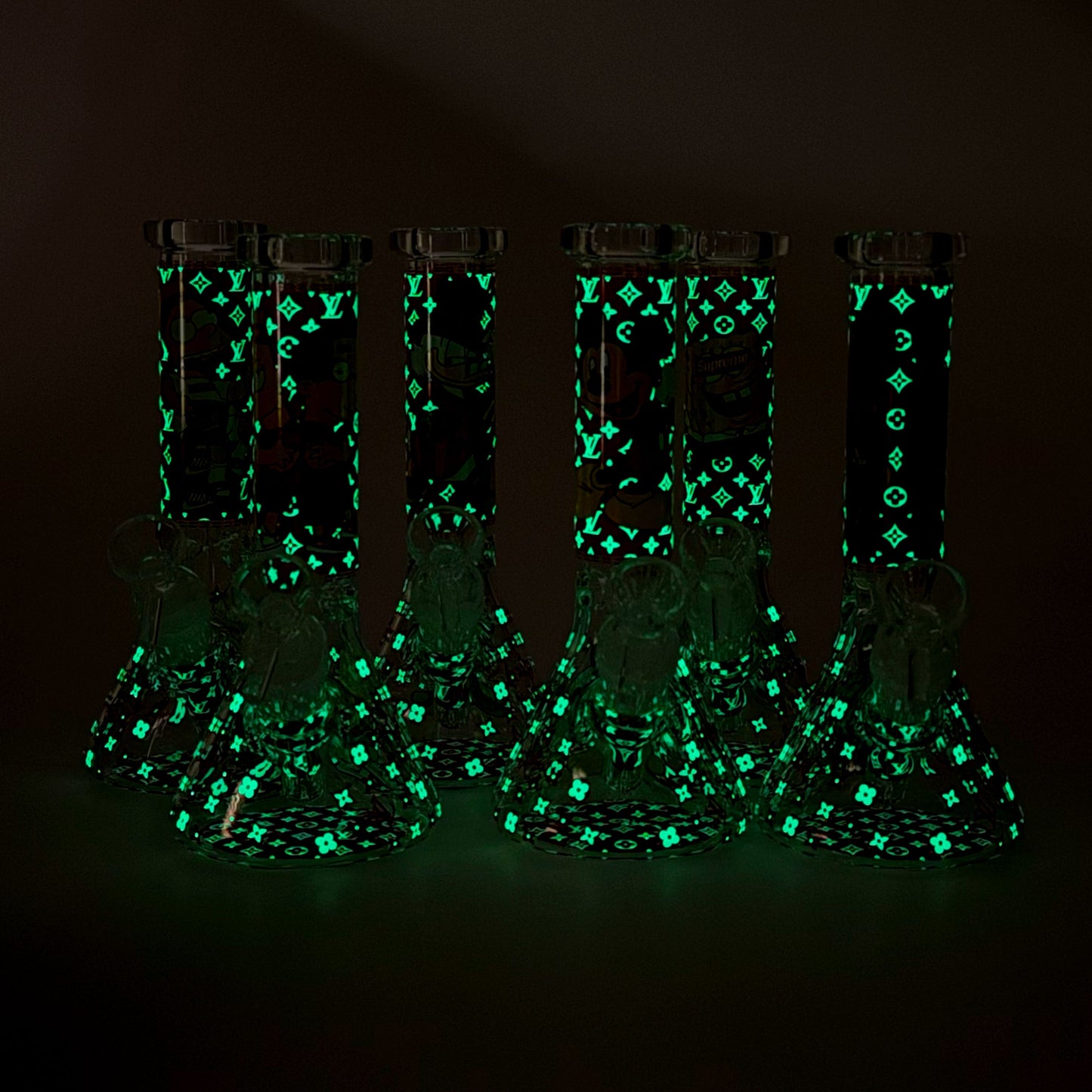 7.5" Glow-in-the-Dark Cartoon Beaker Bong – [PIP879]